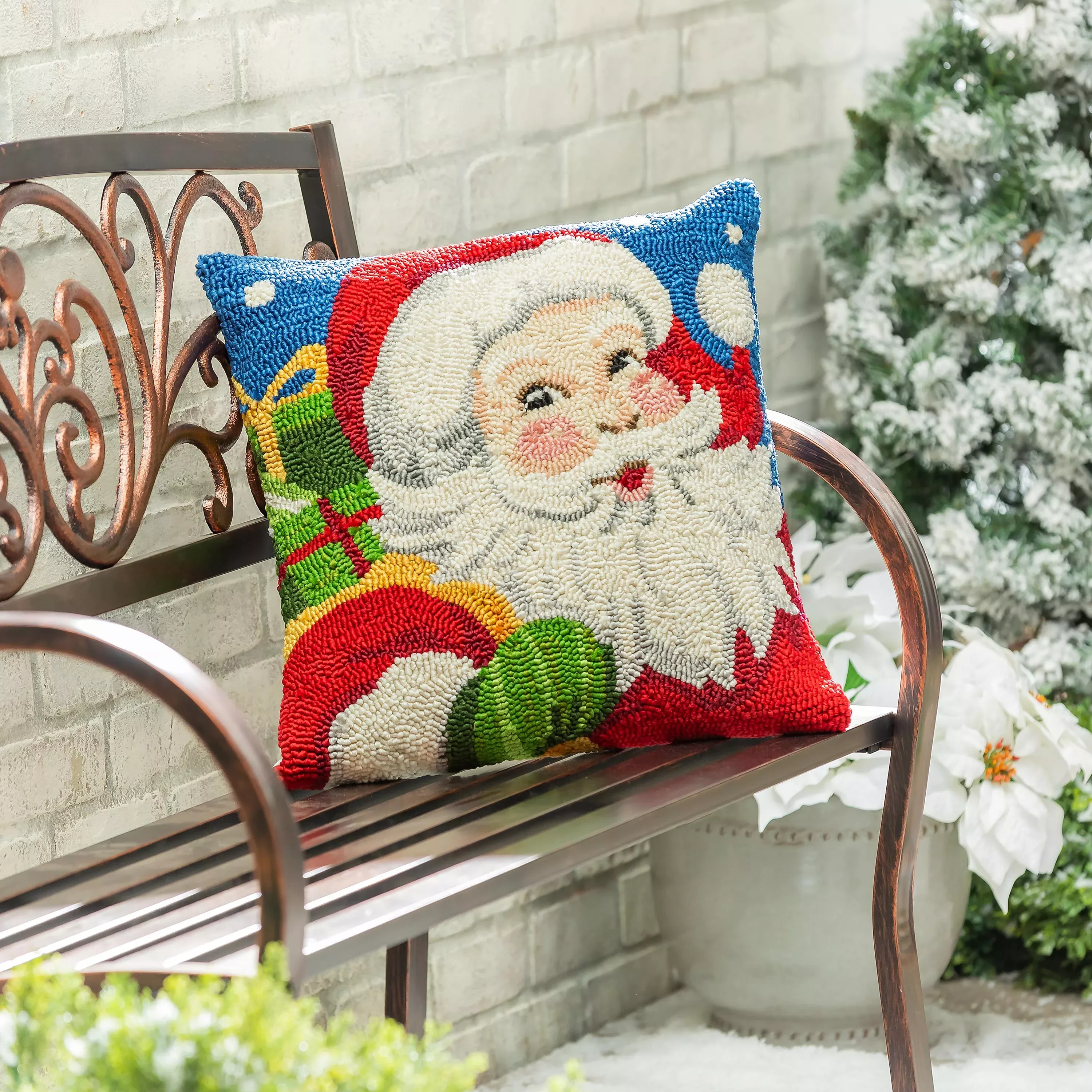 Indoor/Outdoor Hooked Pillow SantaPolypropylene, 18"x18"