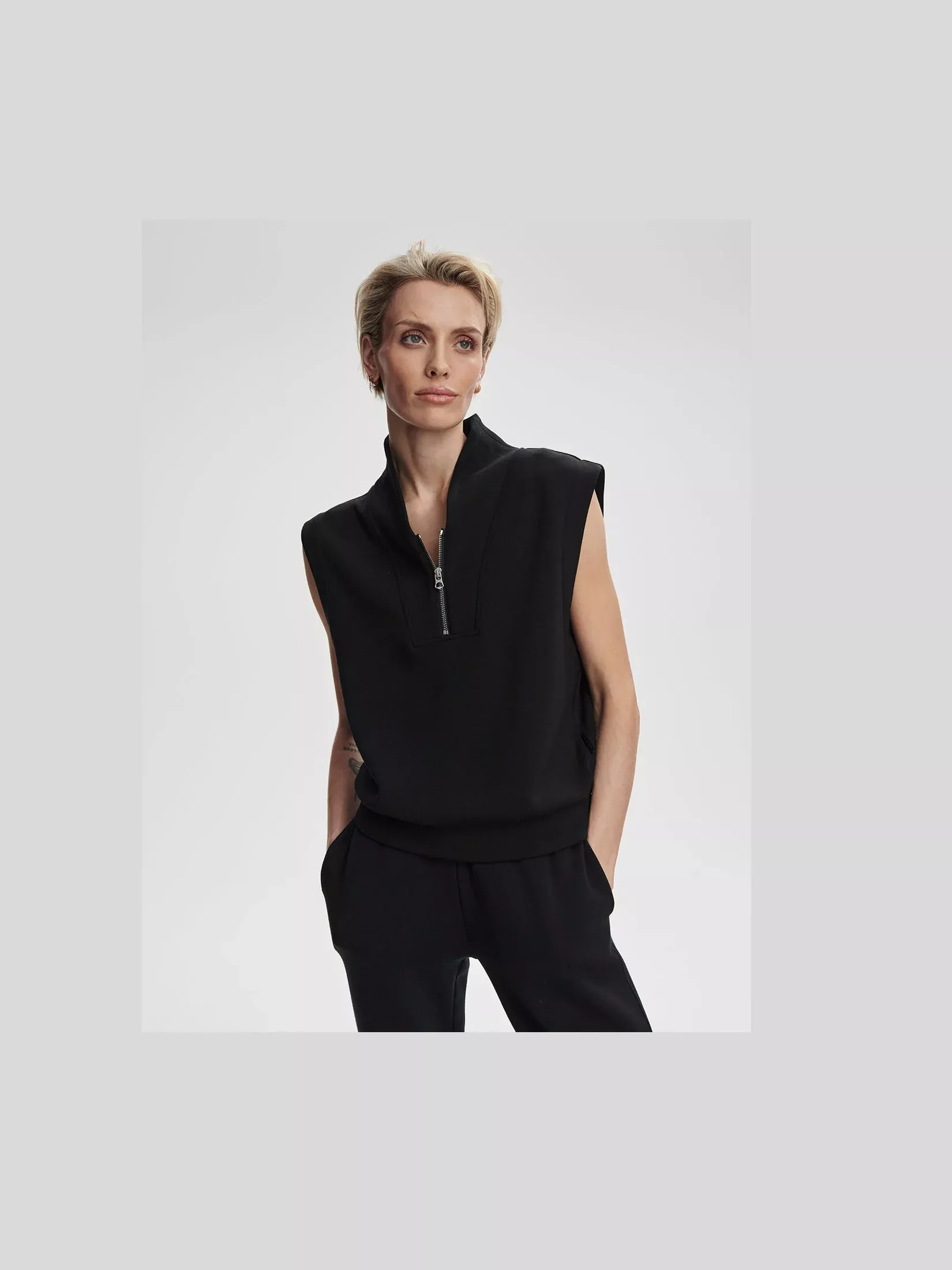 Loretta Half Zip - Black